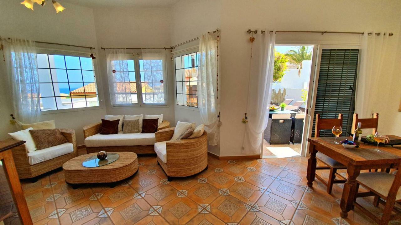 Ferienhaus Casa Blanca - Tarajalejo - Glasfaserinternet - Meerblick Екстериор снимка